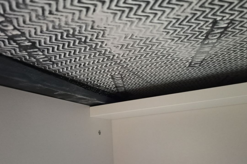 Керамическая столешница: вид изнутри кухонной секции