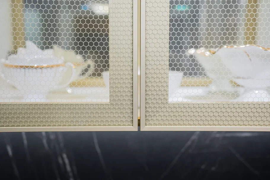 Витрина со стеклом