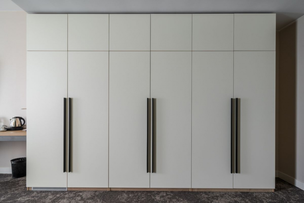 Распашные шкафы на заказ по индивидуальным размерам Распашные шкафы