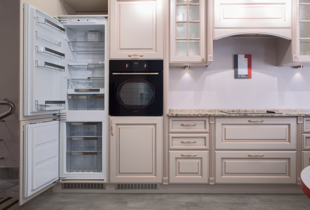 Кухня МИЛЕДИ со встроенным холодильником