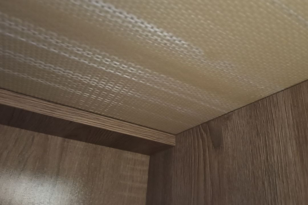 Керамическая столешница: вид с обратной стороны