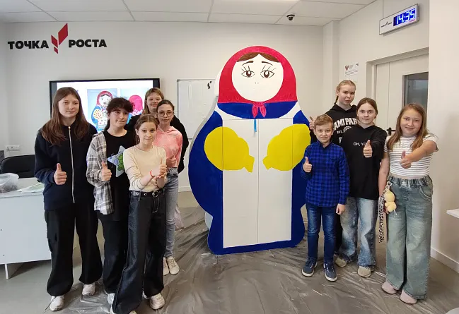 Первая мебельная вручила победительнице конкурса «Комната моей мечты» придуманный ею шкаф-матрёшку